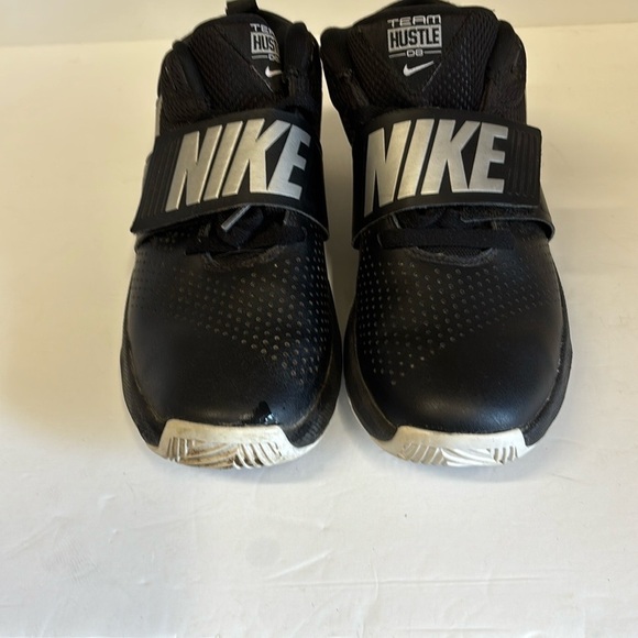 New Team Hustle D8 Athletic Shoes - Picture 2 of 9